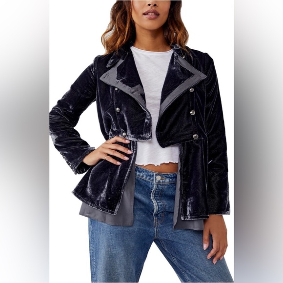 🆕 Free People ‘Faye’ Velvet Vintage Style Jacket in Ebony L